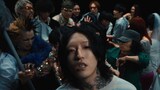 Ayase「うるさ」ミュージックビデオより。