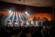 フィロソフィーのダンス「Sing for Philosophy byライブナタリー」の様子。