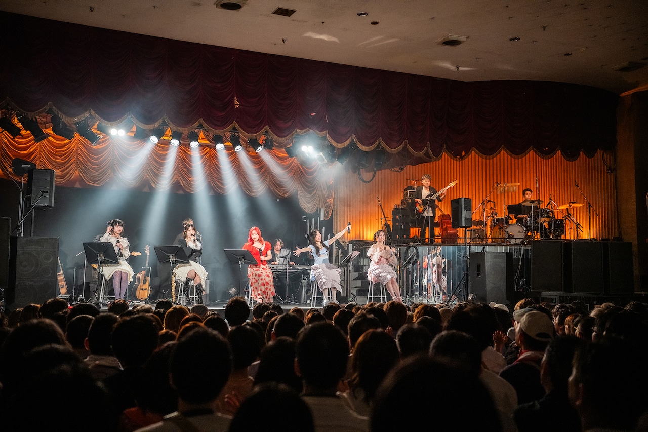 フィロソフィーのダンス「Sing for Philosophy byライブナタリー」の様子。
