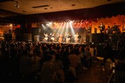 フィロソフィーのダンス「Sing for Philosophy byライブナタリー」の様子。