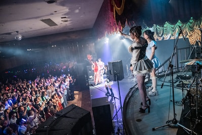 フィロソフィーのダンス「Sing for Philosophy byライブナタリー」の様子。