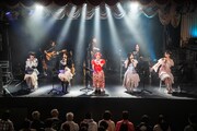 フィロソフィーのダンス「Sing for Philosophy byライブナタリー」の様子。
