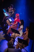 フィロソフィーのダンス「Sing for Philosophy byライブナタリー」の様子。