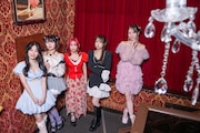 フィロソフィーのダンス。左から奥津マリリ、香山ななこ、日向ハル、木葭のの、佐藤まりあ。