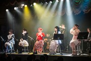 フィロソフィーのダンス「Sing for Philosophy byライブナタリー」の様子。
