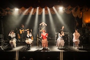 フィロソフィーのダンス「Sing for Philosophy byライブナタリー」の様子。