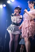 香山ななこ（左）と佐藤まりあ（右）。