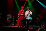 石毛輝（the telephones）と長島涼平（フレンズ）。（撮影：内村祐貴）