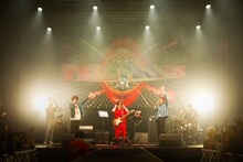 the telephonesと菅原卓郎（9mm Parabellum Bullet）とROY（THE BAWDIES）。（撮影：内村祐貴）