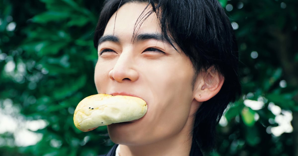 森の中であんぱん…？ゲンジブ武藤潤ソロ写真集よりギャップ感じる収録カット2点公開