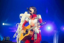 ano（撮影：横山マサト）