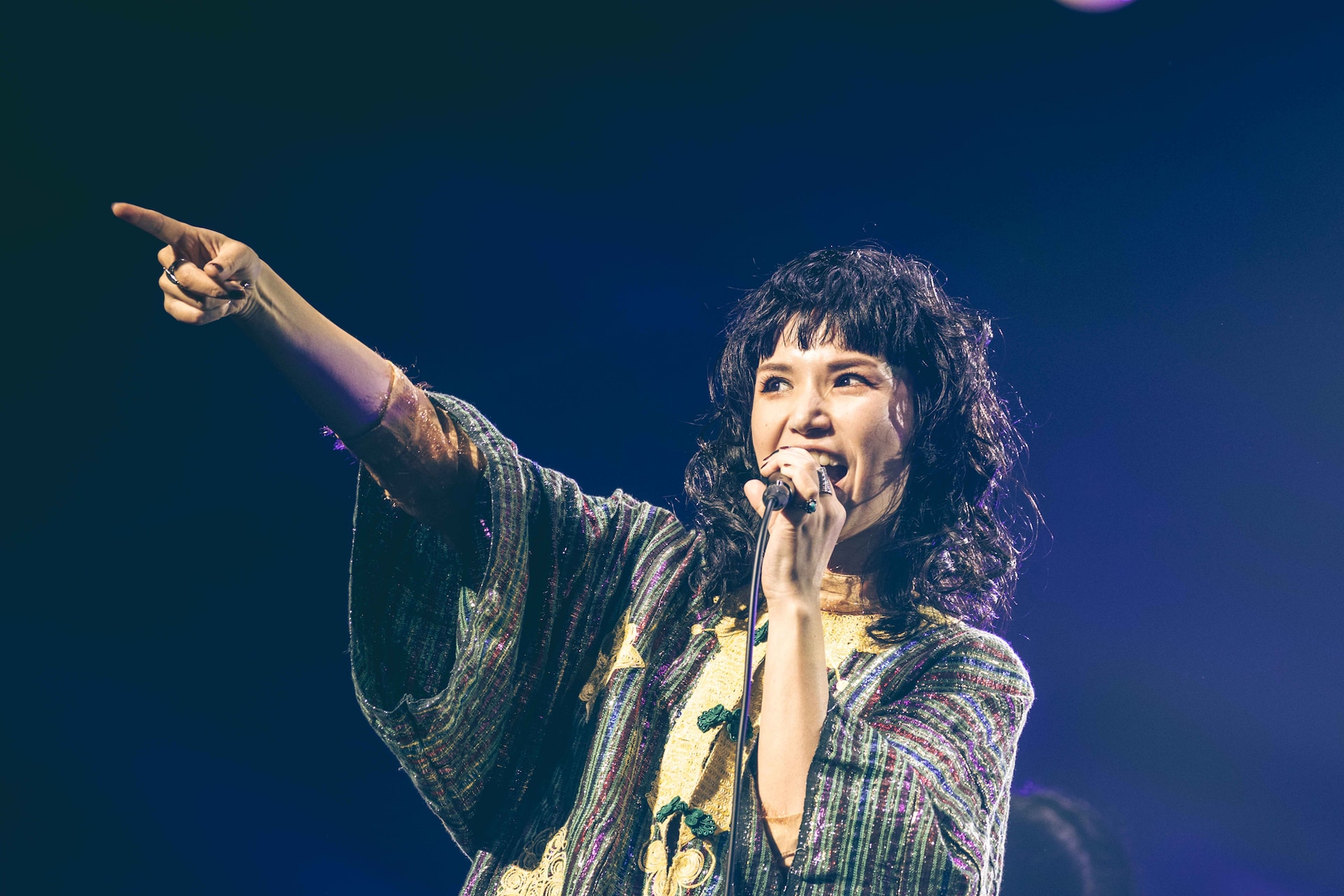 Superflyが嵐をカバー、ホールツアー「Amazing Session」のライブ音源