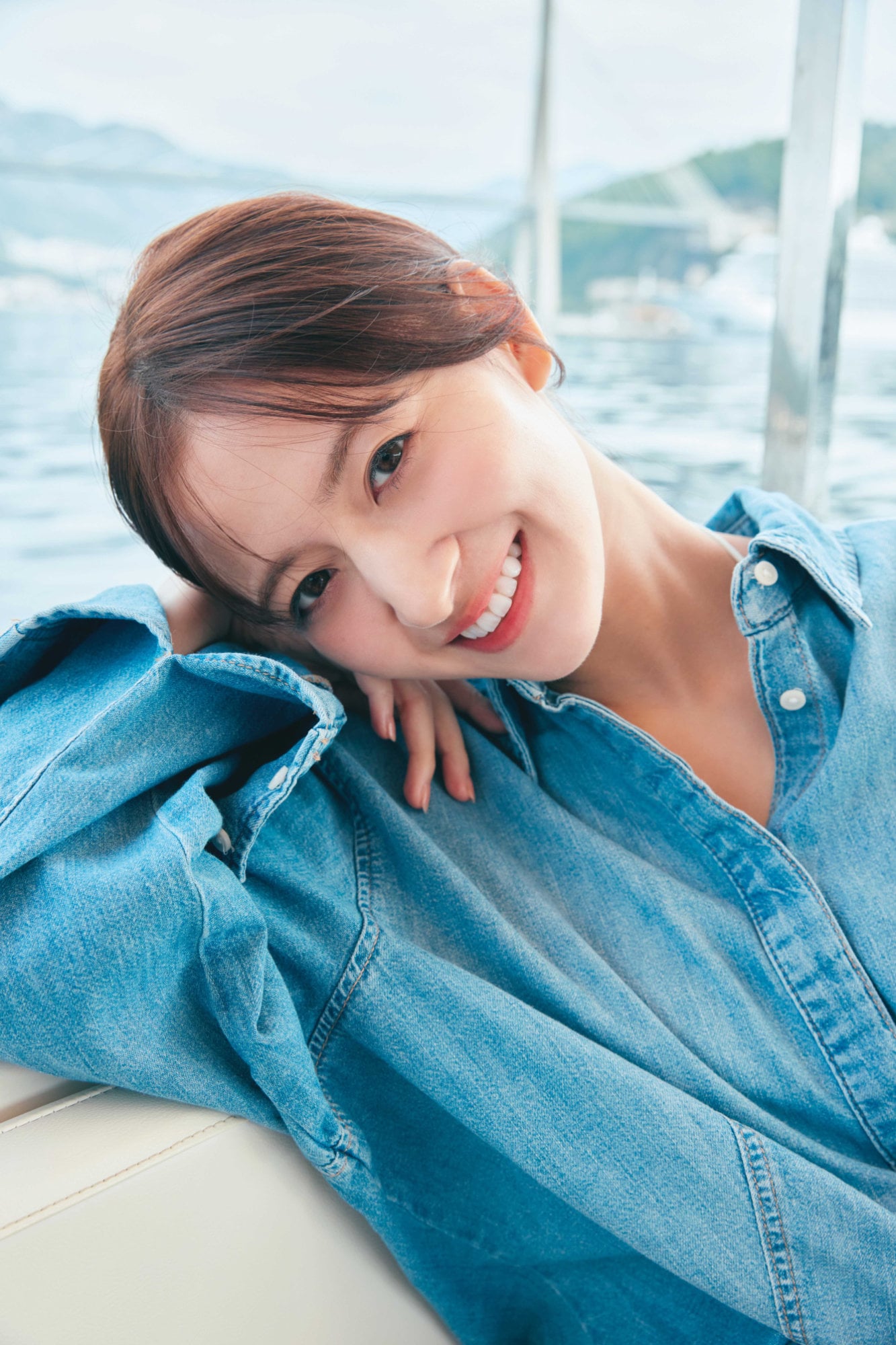 乃木坂46金川紗耶がボートでいたずらな笑顔、1st写真集「好きの