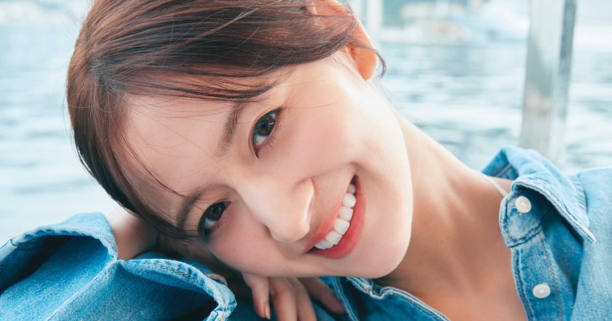 乃木坂46金川紗耶がボートでいたずらな笑顔、1st写真集「好きのグラデーション」裏表紙4種公開