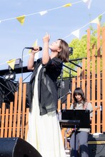 「絢香 20th ANNIVERSARY PREMIUM FREE LIVE」の様子。（撮影：ハヤシマコ）