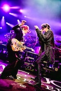 左からSUGIZO（G, Violin）、RYUICHI（Vo）。（撮影：田辺佳子）