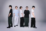Reebokのアイテムを着用したTREASURE。