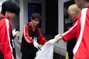 つば男によるクリーンパトロールの様子。