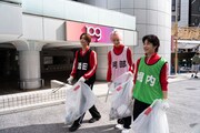 つば男によるクリーンパトロールの様子。