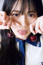 ほぼすっぴんの川﨑桜と急接近、1st写真集の特典ミニブックの表紙公開
