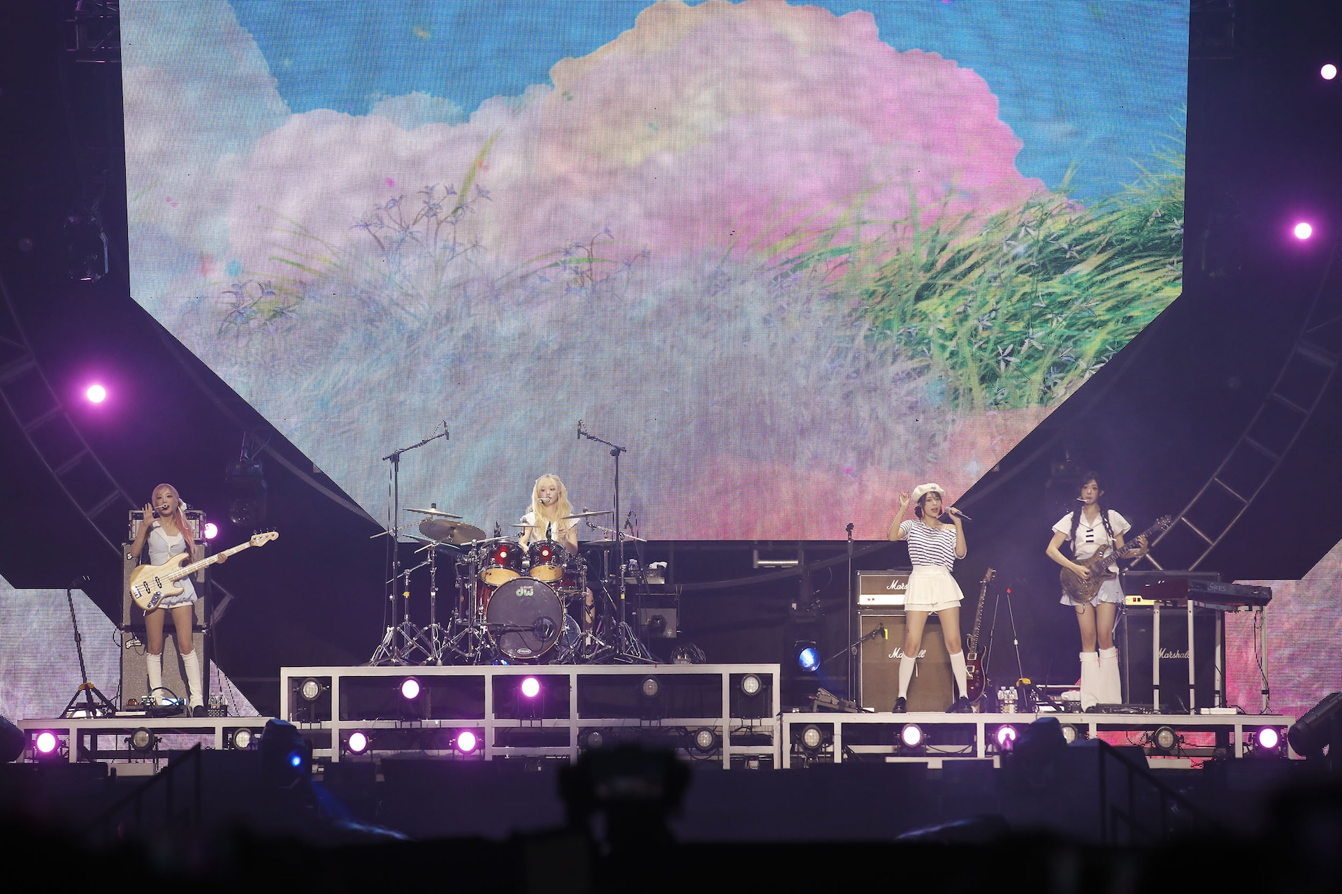 QWER ©2026 Weverse Con Festival [画像ギャラリー 58/134] - 音楽ナタリー