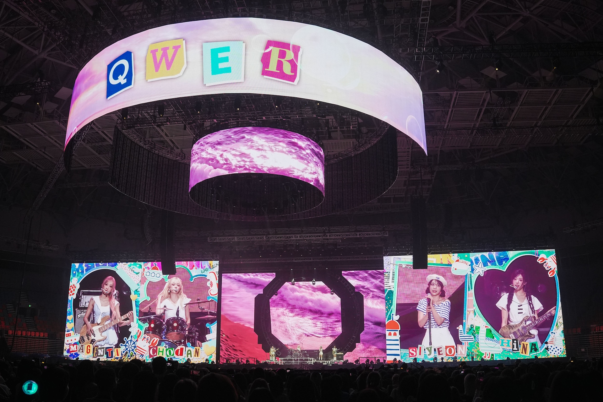 QWER ©2026 Weverse Con Festival [画像ギャラリー 63/134] - 音楽ナタリー