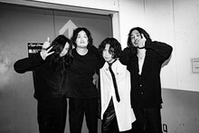「The Novembers TOUR 2026『合奏する、エンジン』」東京・Zepp DiverCity（TOKYO）公演より、バックステージでのThe Novembers。（撮影：宮下太輔）