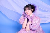 新井ひとみの最新アーティスト写真。
