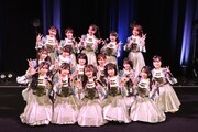 石田千穂とSTU48メンバー。©STU