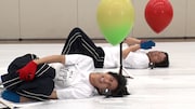 M!LK曽野舜太が「やりすぎて滅！」と悲鳴、「サンドの世界笑撃映像社！」でバルーンカッティングチャレンジ