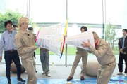 巨大メガホンでの実験の様子。©TBS