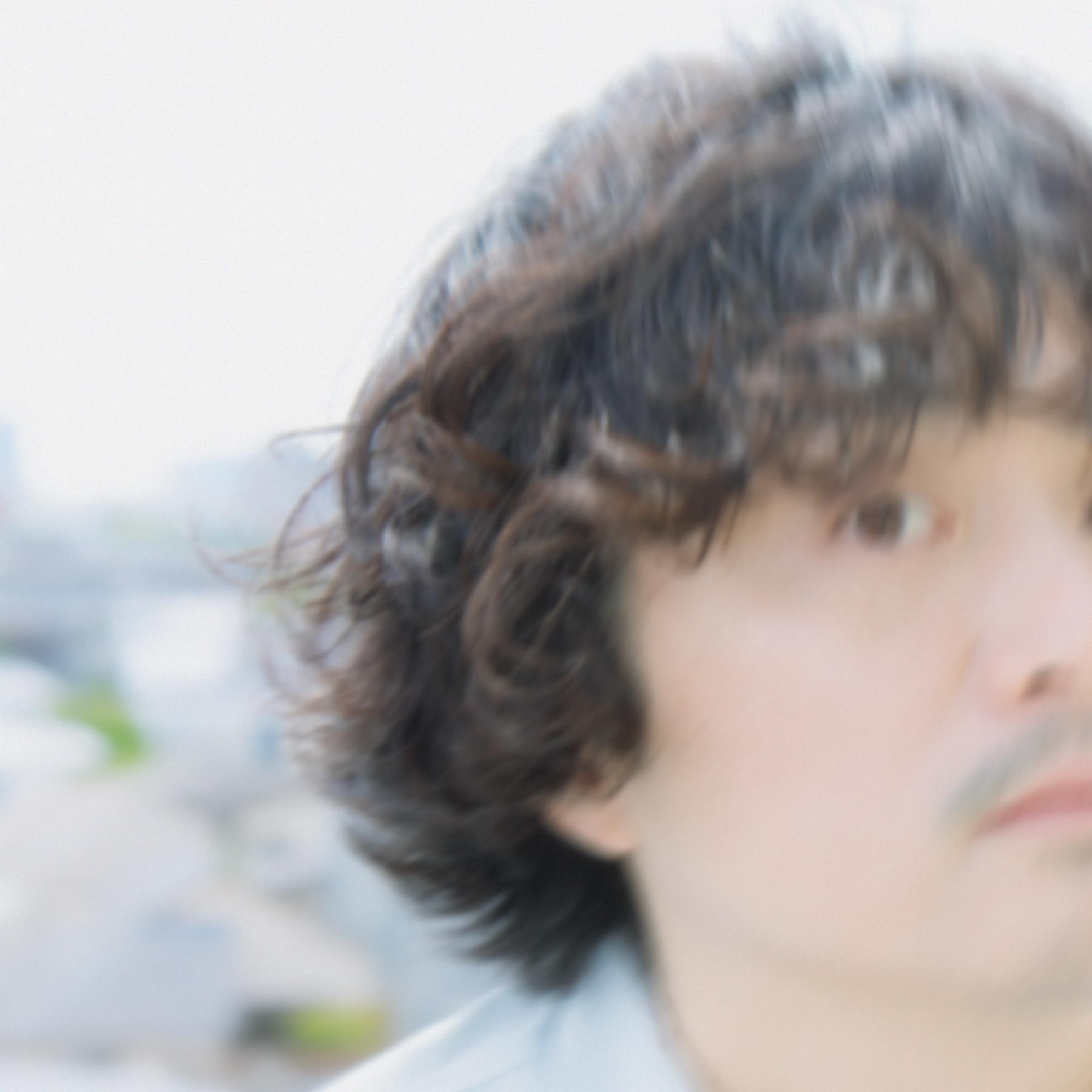 yobai suspectsのボーカリストAkyk、“踊れる失恋ソング”でソロデビュー
