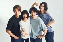 モナキがモデルに、しまむらとのコラボグッズ販売決定