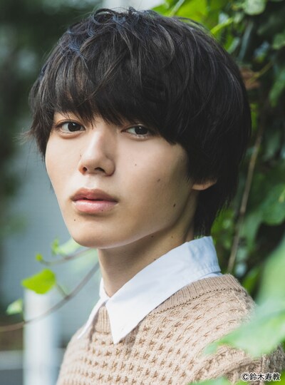 小泉光咲（原因は自分にある。）。ドラマ「陽キャ集団にいる芹沢は、俺の前だと様子がおかしい」でひとり静かに過ごすBL好きのぼっち男子・鈴木創を演じる。