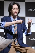 「（ペンライトの光で）発電できるわけがない！」と回答を覆すリョウガ（超特急）。