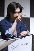 ライブ中のユーキの眼光の鋭さを語るリョウガ（超特急）。