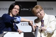 握手を交わすリョウガとユーキ。