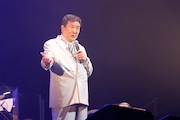 サプライズで登場した小林旭。