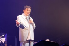 大滝詠一トリビュート公演に豪華アーティスト集結！小林旭のサプライズ登場にどよめきと喝采