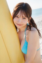 水着姿の藤嶌果歩が浜辺に降臨、1st写真集「果実の歩幅」先行カット公開
