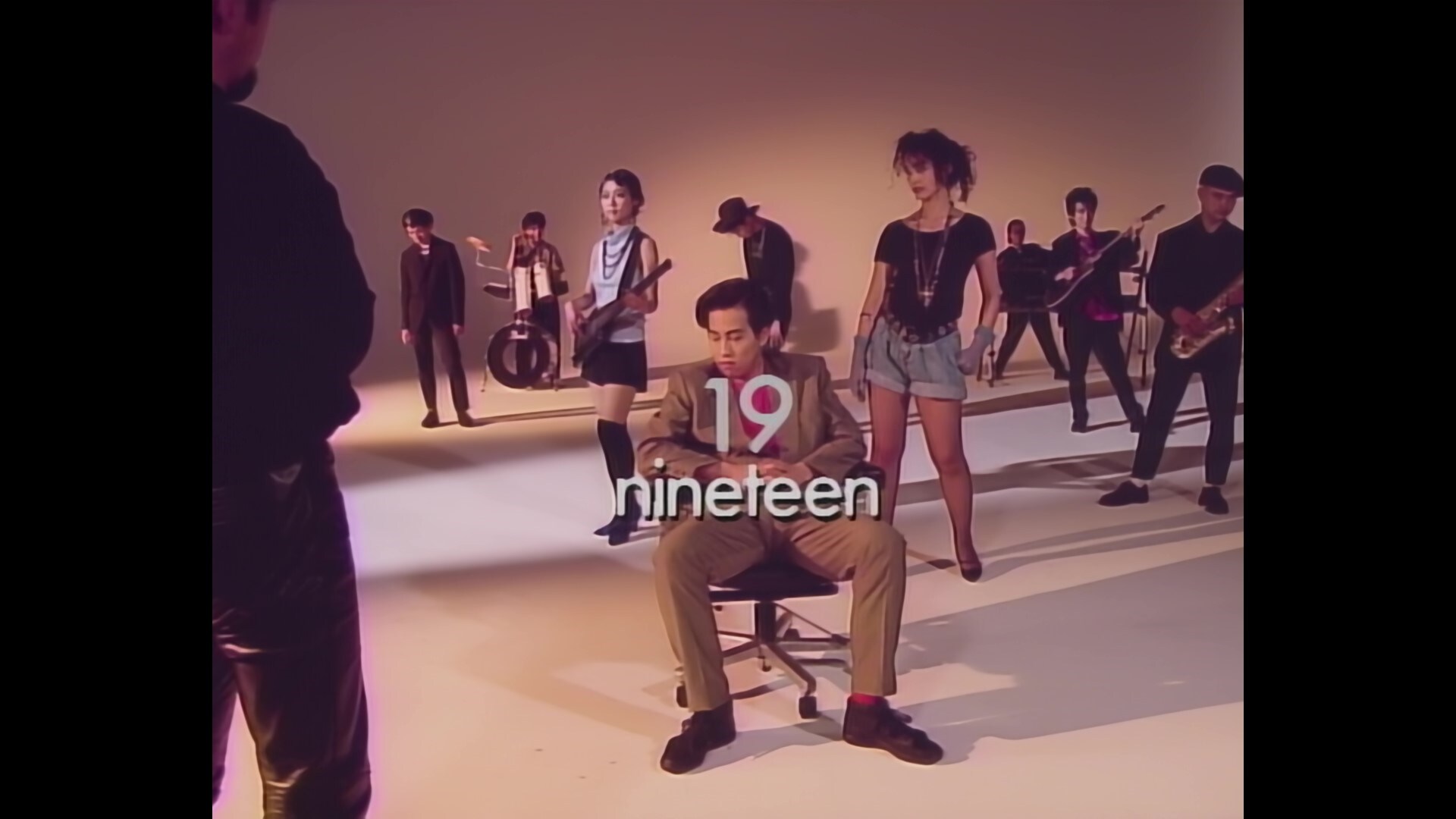 岡村靖幸「19（nineteen）」ミュージックビデオ サムネイル [画像