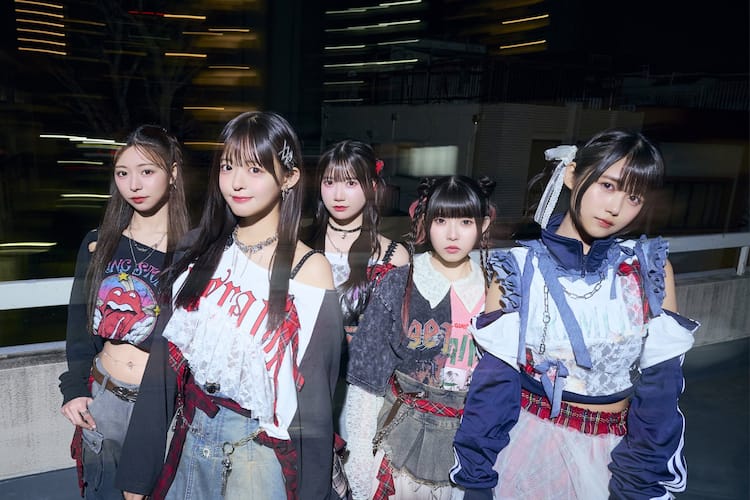 月に足跡を残した少女達は一体何を見たのか…10月に活動終了 - 音楽ナタリー