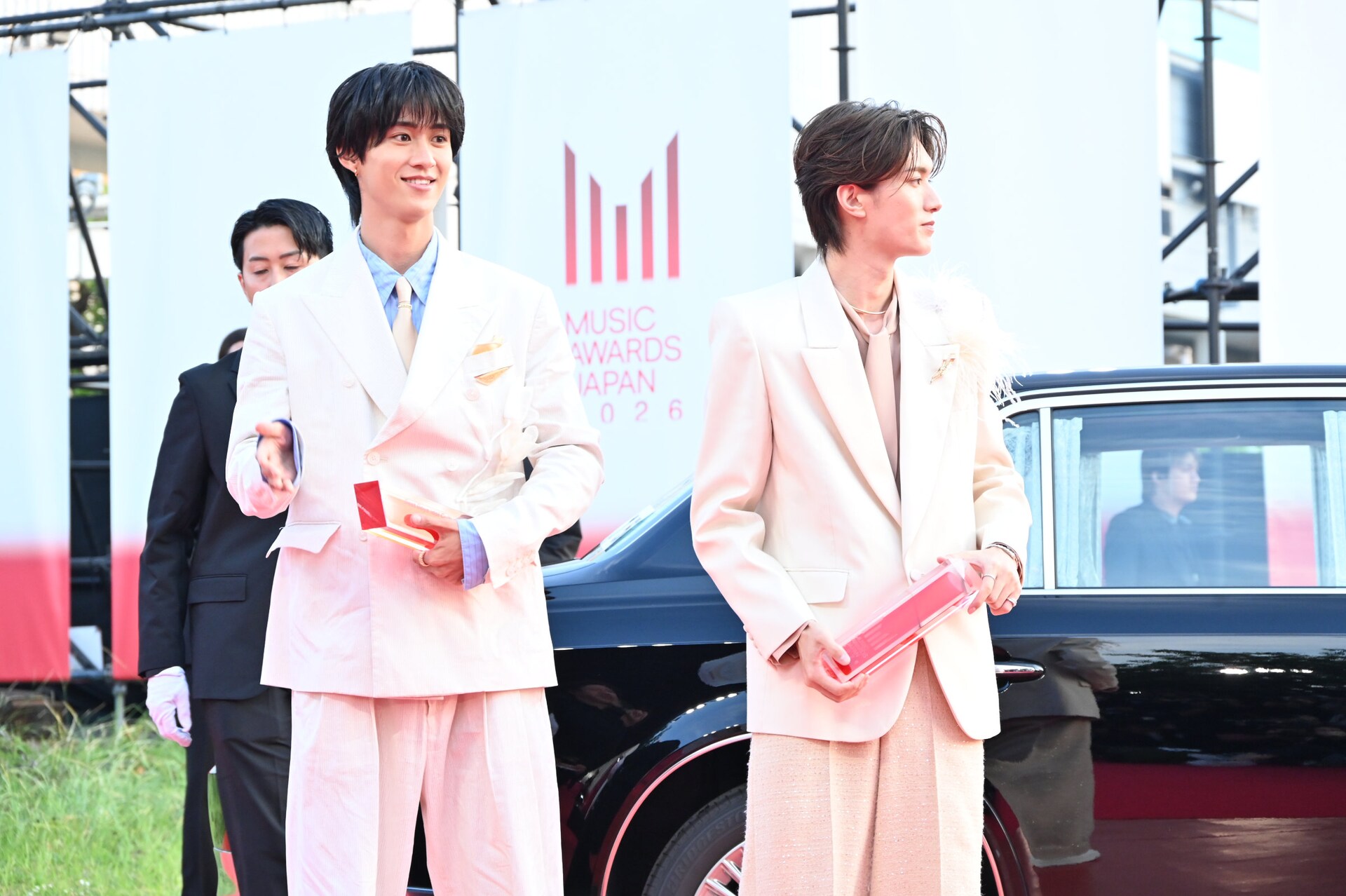 M!LKの曽野舜太と山中柔太朗。「MUSIC AWARDS JAPAN 2026」レッド