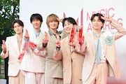 「滅！」ポーズをするM!LK。「MUSIC AWARDS JAPAN 2026」にてM!LKが最優秀ボーイズアイドルカルチャーアーティスト賞を受賞した。