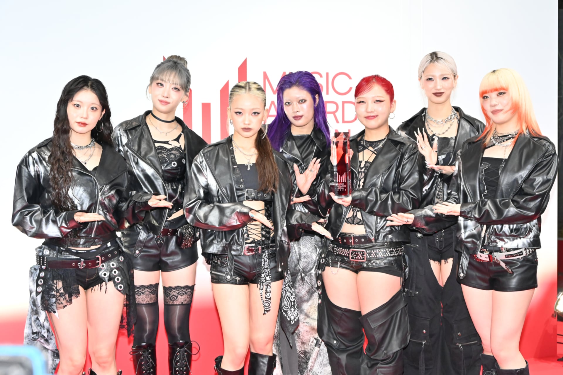 HANAが「日本レコード大賞」最優秀新人賞、ちゃんみなやHONEYsに感謝