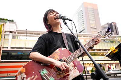 鈴木実貴子（Vo, G / 鈴木実貴子ズ）