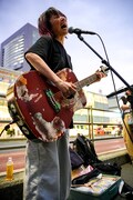 鈴木実貴子（Vo, G / 鈴木実貴子ズ）