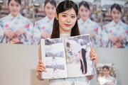 お気に入りカットをアピールする風見和香。