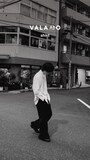 内澤崇仁（androp）とVALAADOのコラボビジュアル。