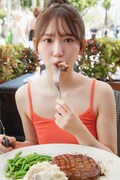 藤嶌果歩（日向坂46）1st写真集「果実の歩幅」収録カット。©集英社／菊地泰久